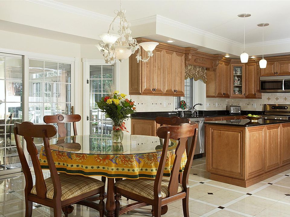 2nd image of 14 Windsor Dr