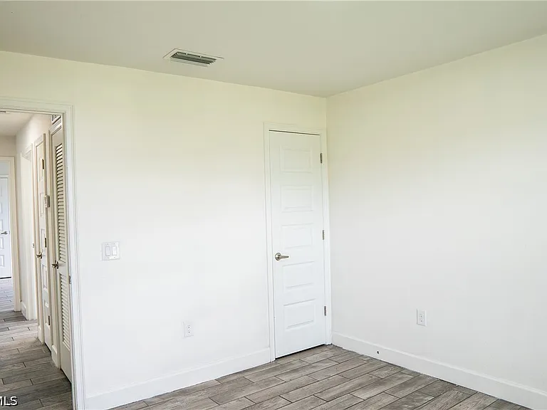 1100 Diplomat Pkwy W — Photo 27