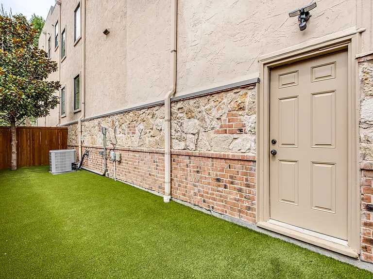 5804 Hudson St #B — Photo 17