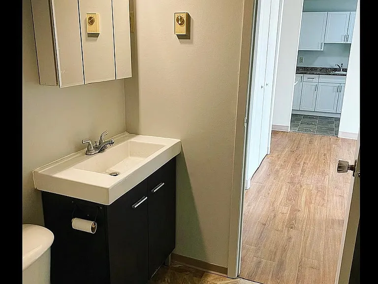 1080 Andrews St — Photo 5