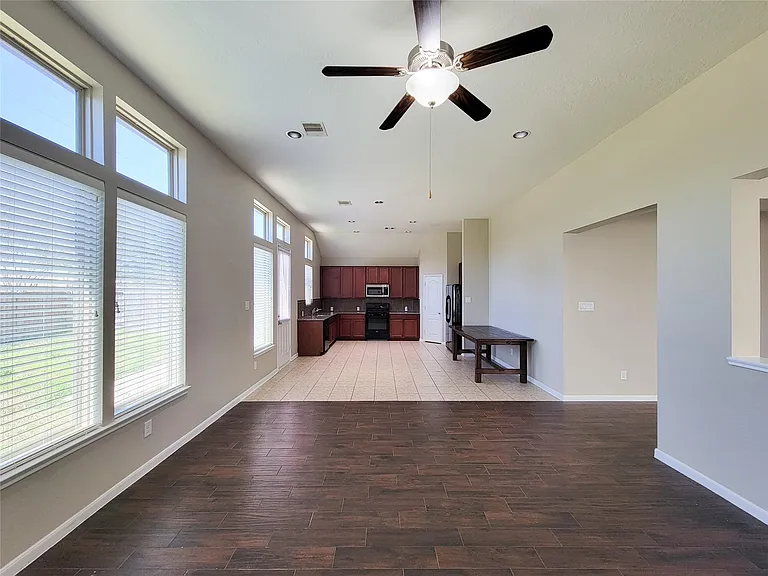 3007 Meadow Prairie St — Photo 6