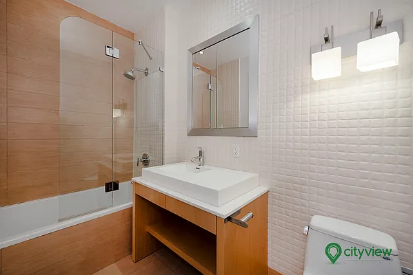 Rented by City View Living | media 10