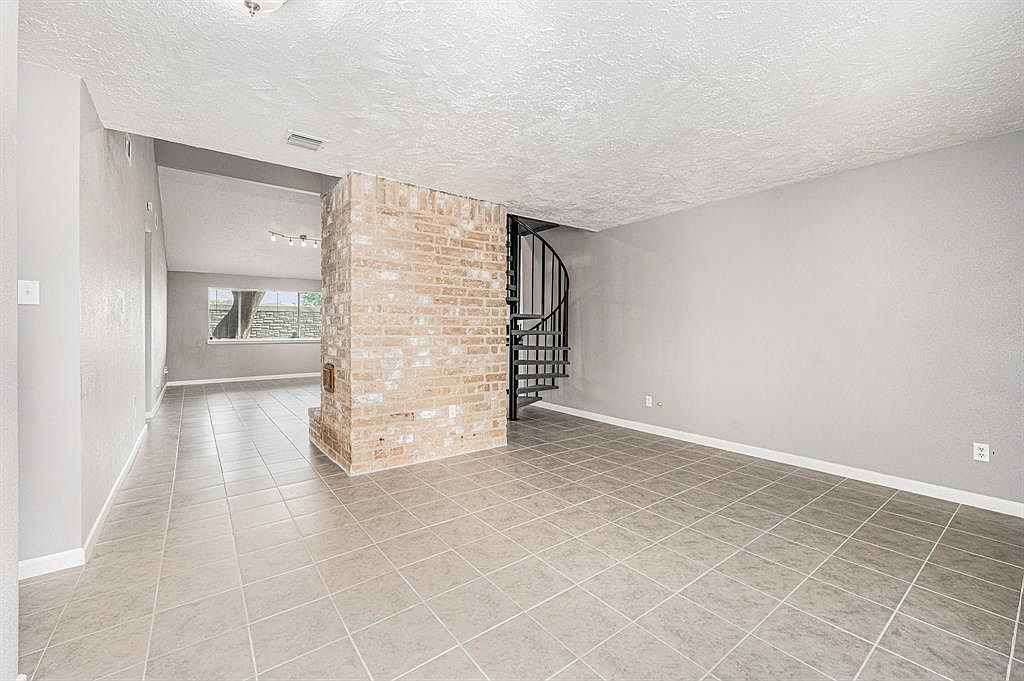 Property in a prime location with modern interiors