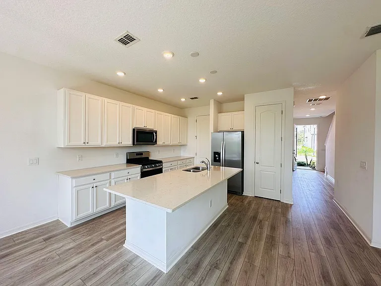 785 Benoi Dr — Photo 10