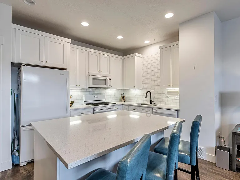 1752 W Pirgos Ln — Photo 9