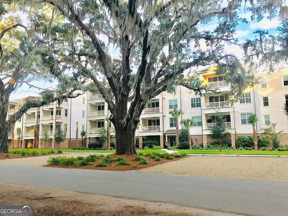 111 Gascoigne Ave #204