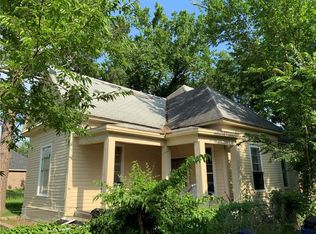 526 W Hull St, Denison, TX 75020