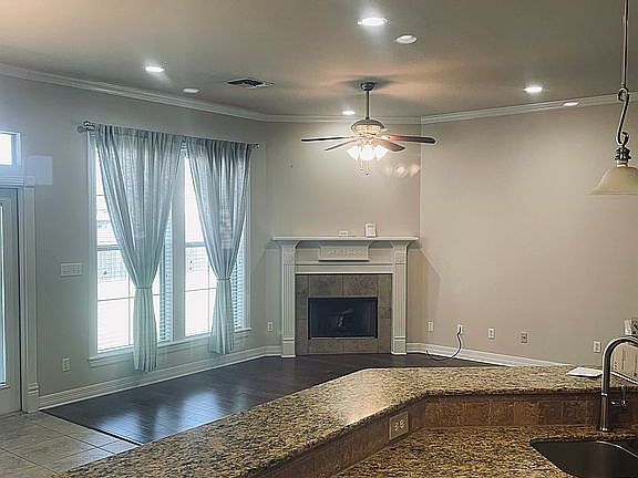 5th image of 502 Pebble Dr