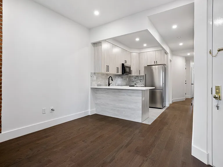 276 5th Ave #PENTHOUSE — Photo 2