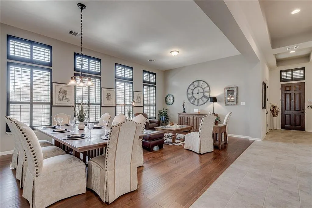 4 bed, 3.0 bath, 3242 sqft, $2,975 — Photo 4