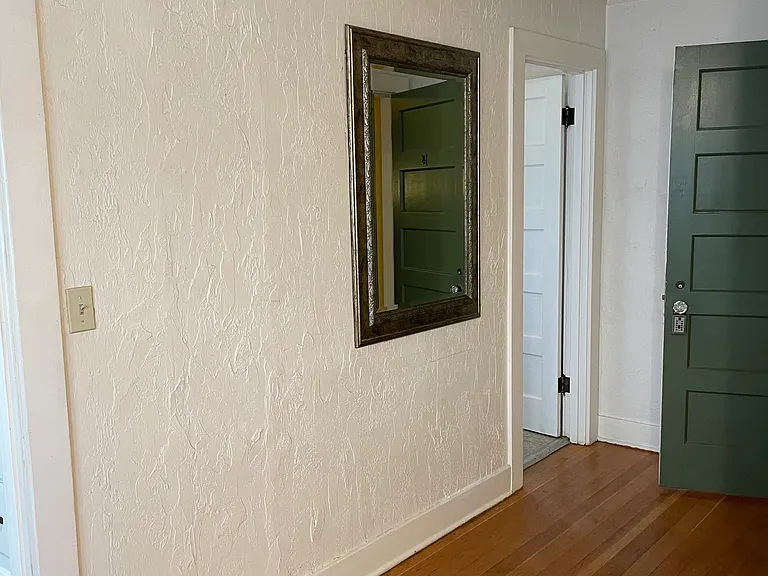 Olympia Court Apartments — Photo 35