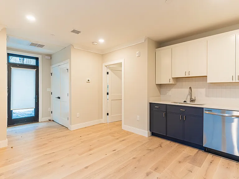 157 Everett St #102 — Photo 3