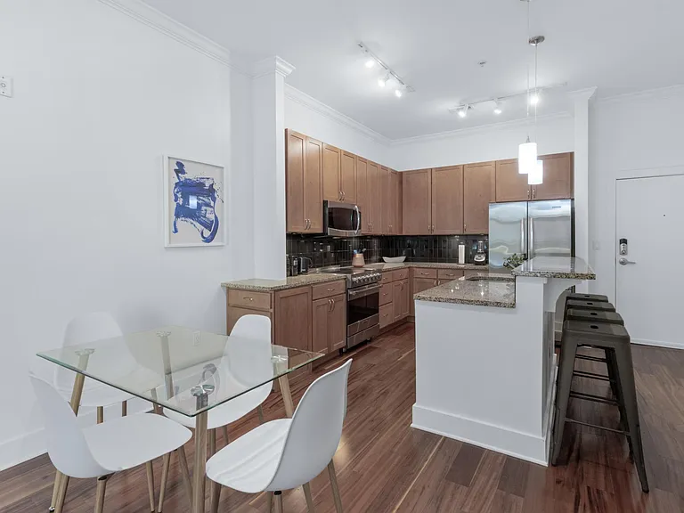 129 Walnut St #105 — Photo 3