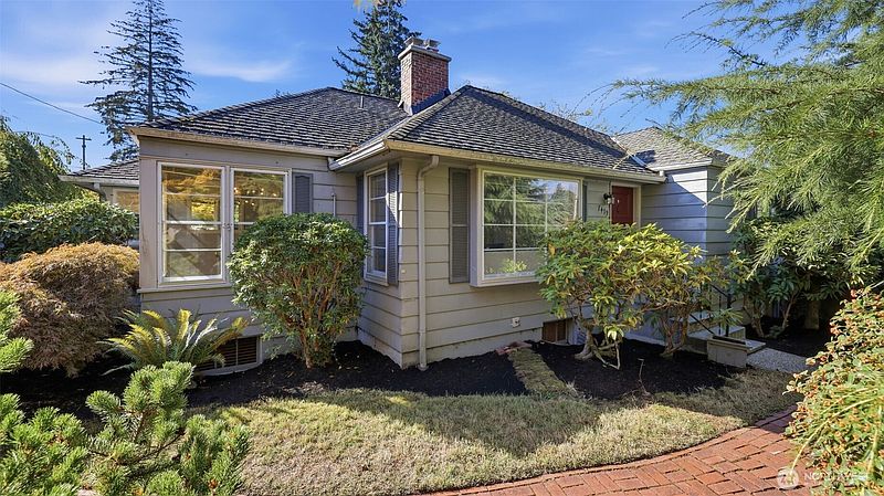 2nd image of 7419 48th Avenue NE