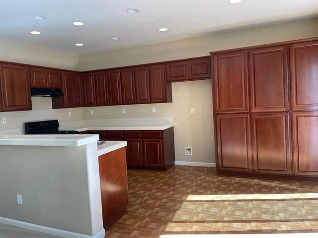 4 bed, 3.5 bath, 2305 sqft, $2,800 — Photo 4