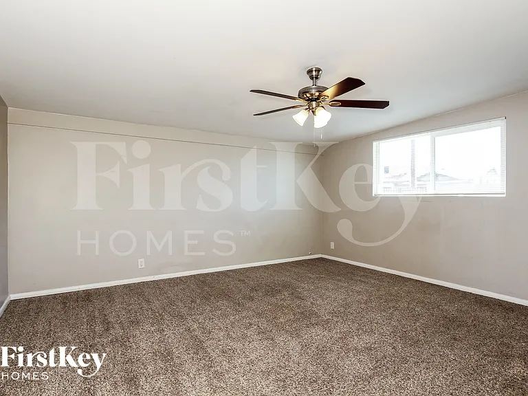 8830 N 37th Ave — Photo 6