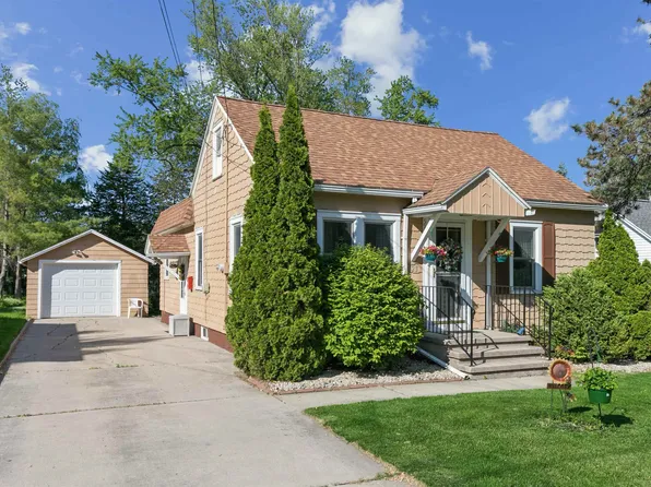 323 E Mission Rd, Green Bay, WI 54301