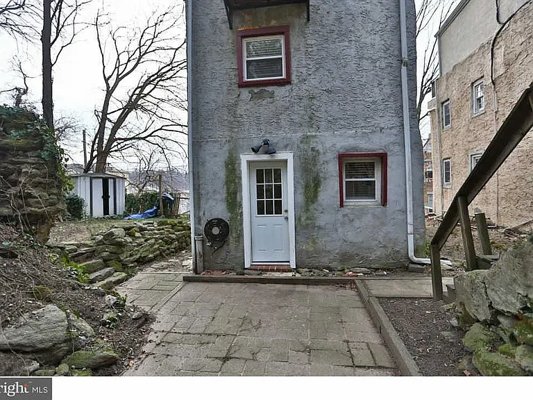 4431 Silverwood St — Photo 17