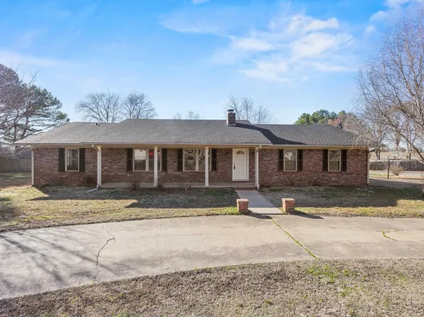 707 N Cedar St, Morrilton, AR 72110