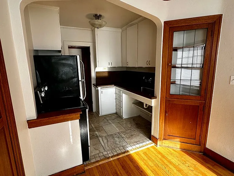 Silver Apartments — Photo 16