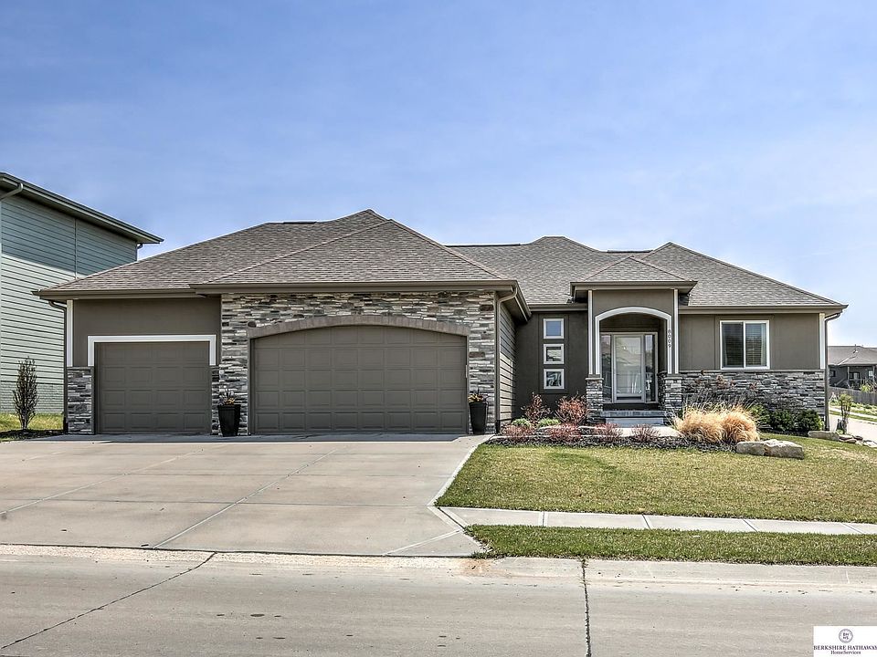 1st image of 8009 S 195th St