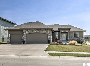 8009 S 195th St, Gretna, NE 68028