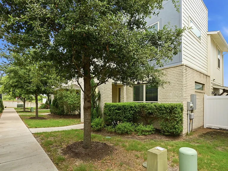 8201 Frida Bnd — Photo 4
