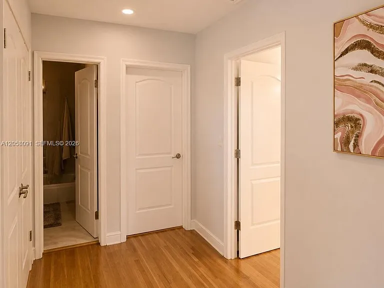 565 NE 179th Dr — Photo 10
