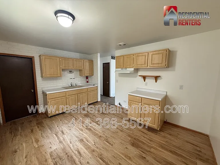 6323 N 104th St — Photo 5