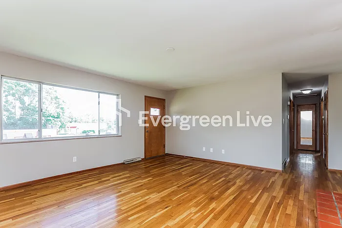3 bed, 1.5 bath, 1350 sqft, $1,395 — Photo 4