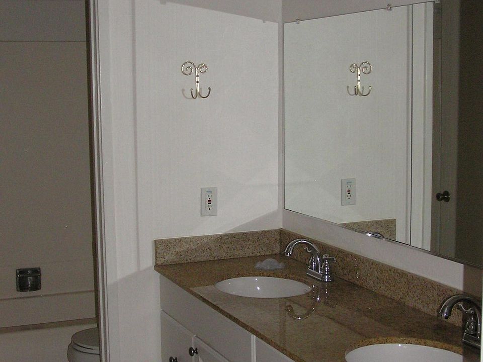 Upstairs full bath