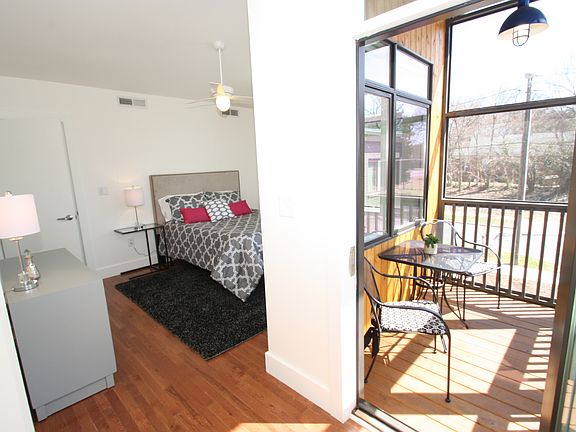 5th image of 1117 E 18th St