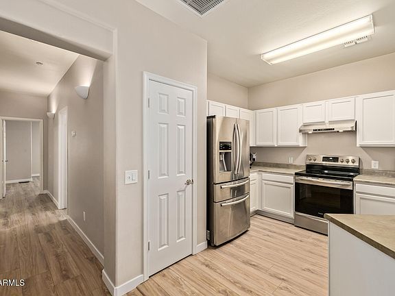 4th image of 805 S SYCAMORE -- #202