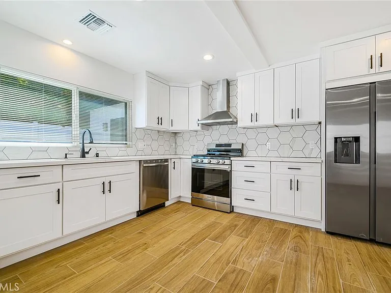 5706 Burnet Ave — Photo 3