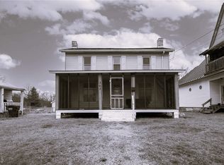 363 Columbia St, Leetonia, OH 44431