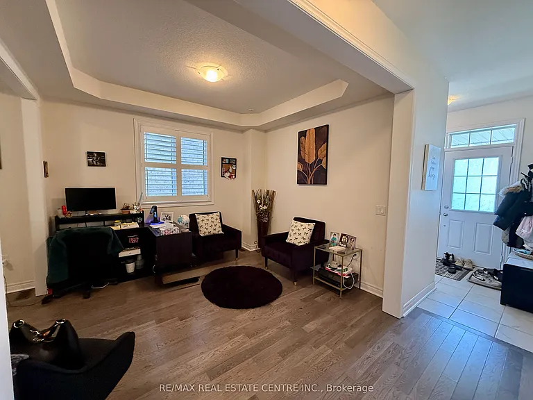 499 Thompson St — Photo 4