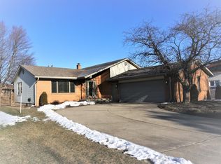 9932 Ivy Ln, Munster, IN 46321