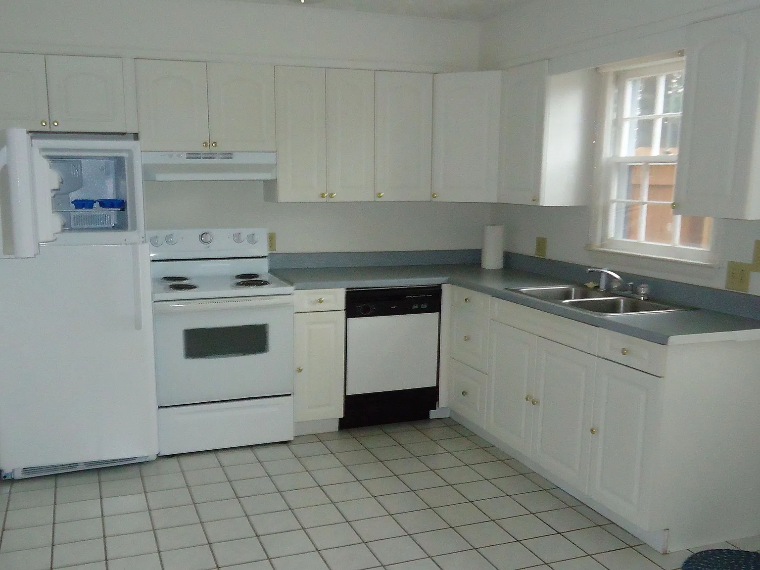 2 bed, 1200 sqft, $990 — Photo 3