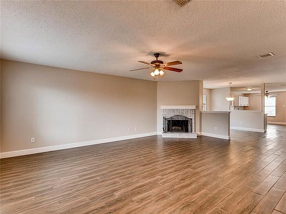 4th image of 2340 Live Oak Dr