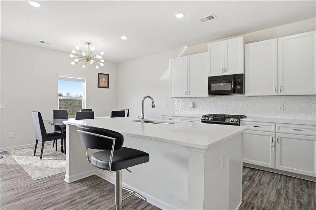 4 bed, 2.5 bath, 2238 sqft, $2,495 — Photo 3