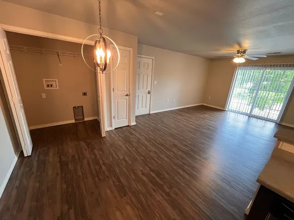 Markland/Wiles, 2013 E Cherry St #302, Springfield, MO 65802