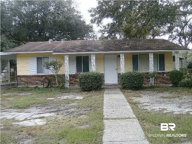1st image of 2517 Pineway Dr N