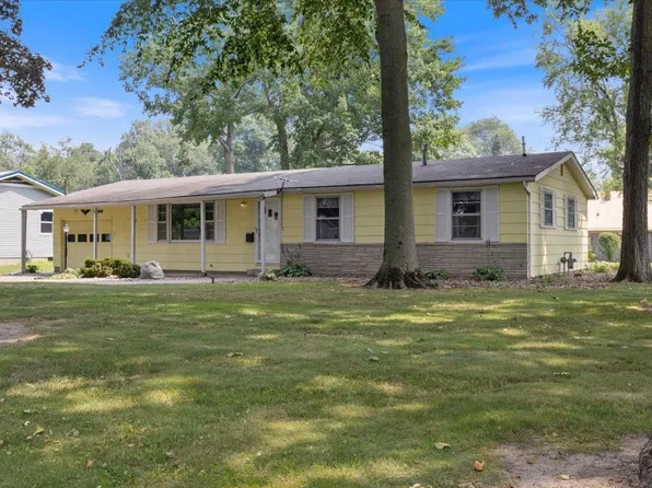3682 N Maple Dr, Warsaw, IN 46582