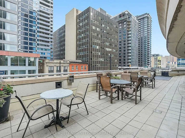 234 Rideau St #707 — Photo 27