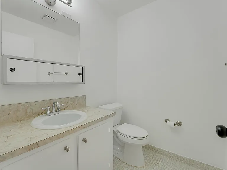 1142 Circle Ter W #C — Photo 16