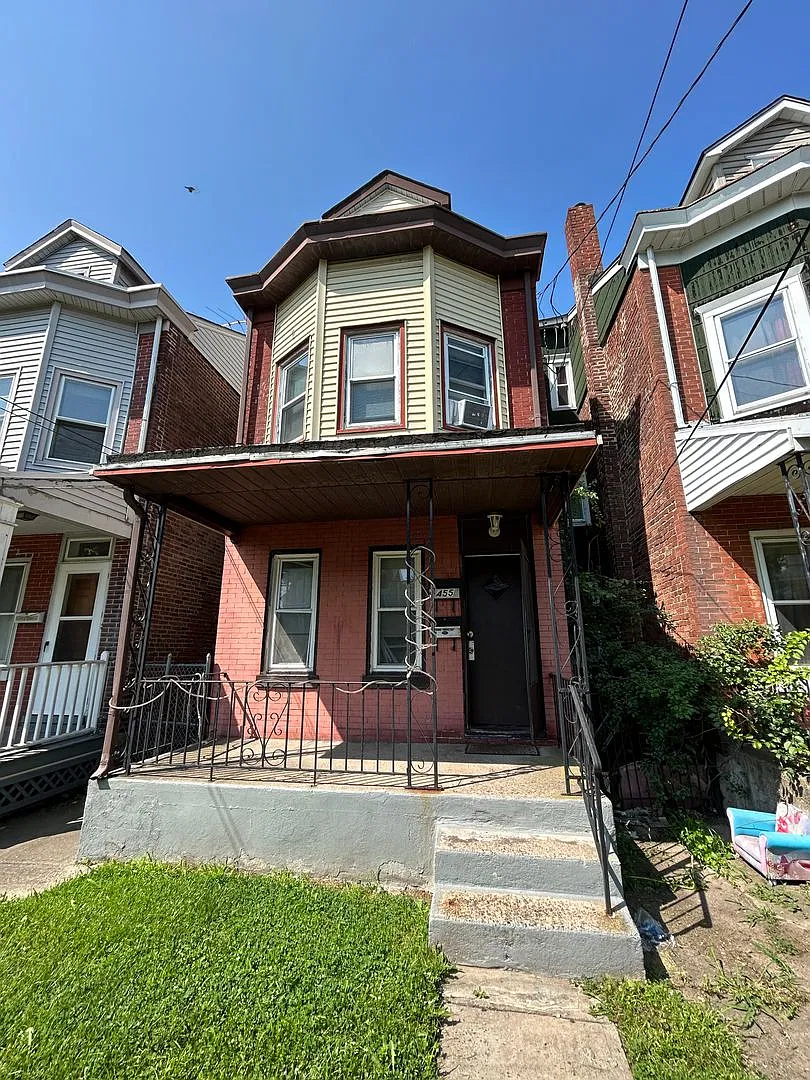 455 S. Olden Ave — Photo 3