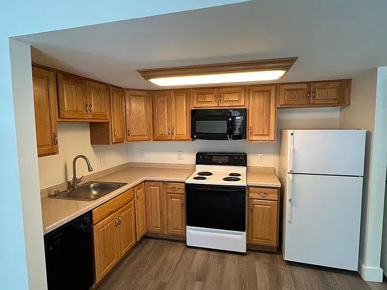 Sycamore Village — Photo 37