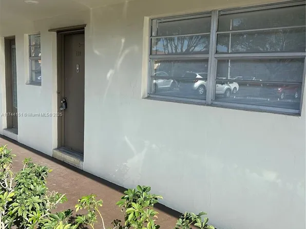 1530 NE 191st St APT 124, Miami, FL 33179