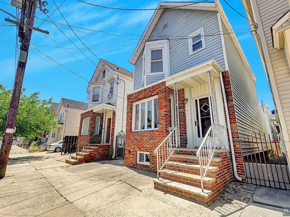 41 Maple St, Kearny, NJ 07032