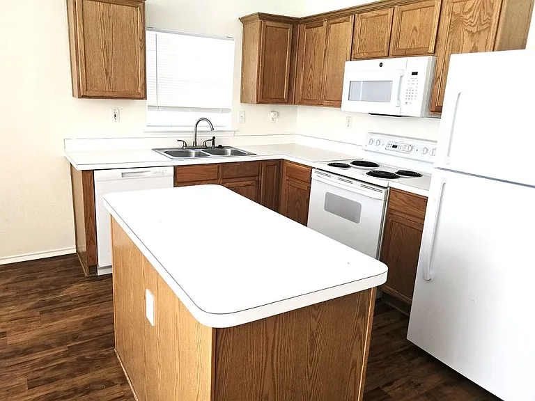 1802 Berkley Ave — Photo 11